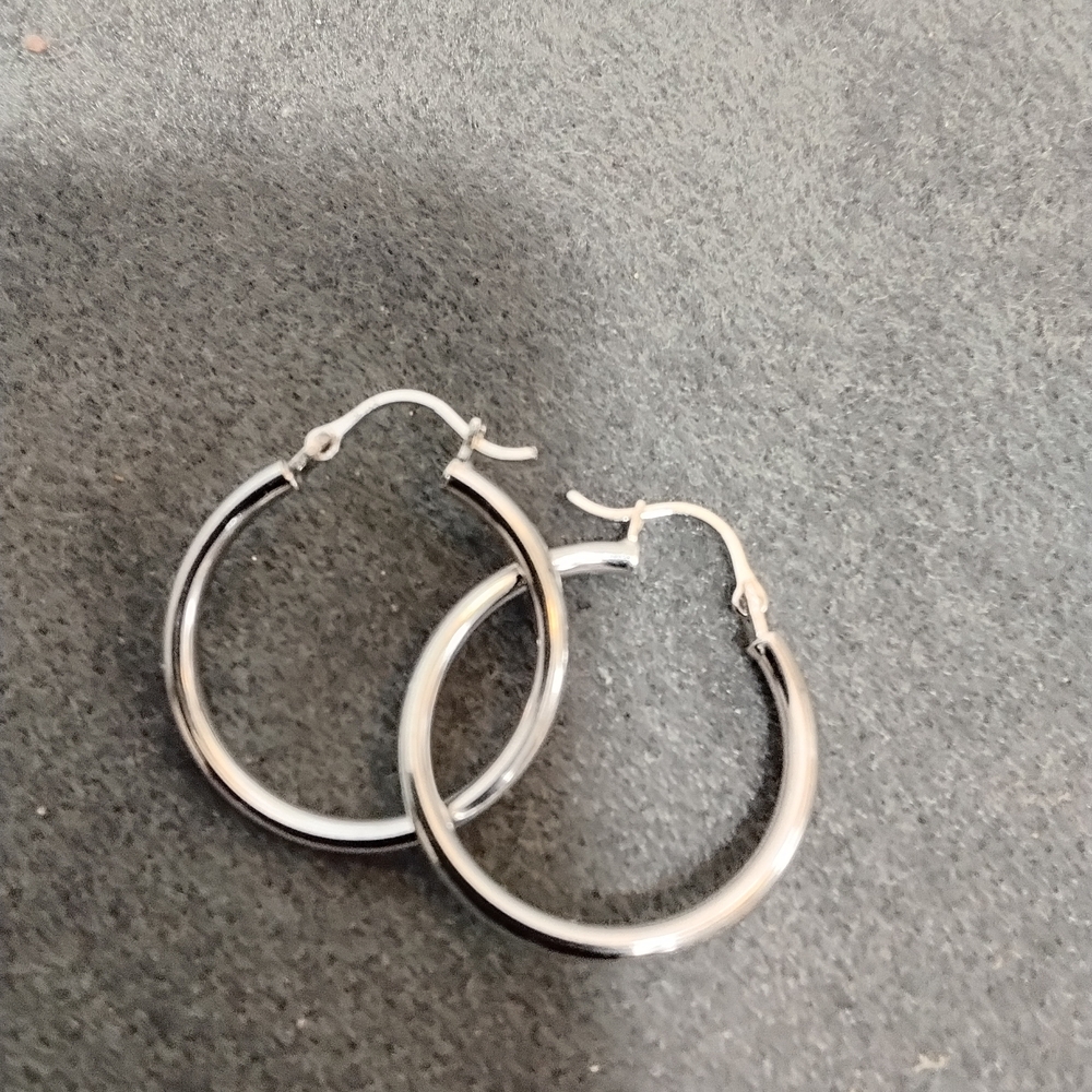 Chic Silver Hoop Earrings